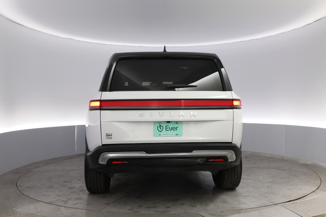 2024 Rivian R1S