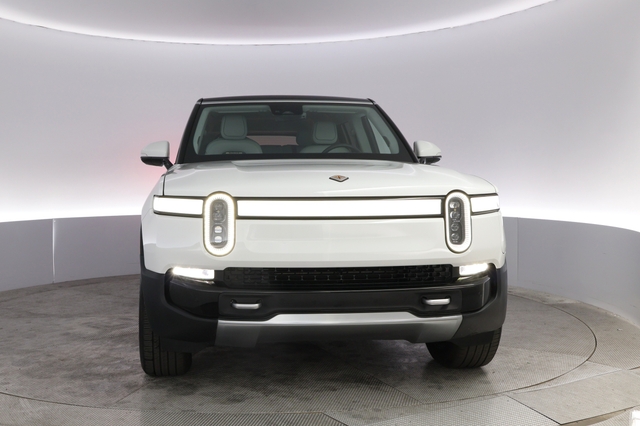 2024 Rivian R1S