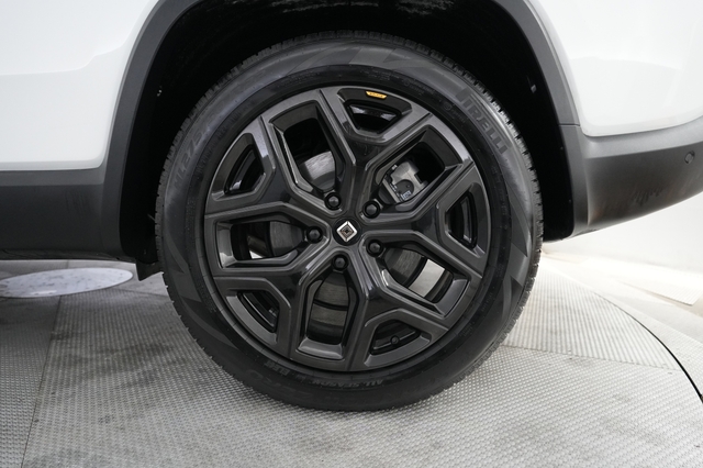 2024 Rivian R1S