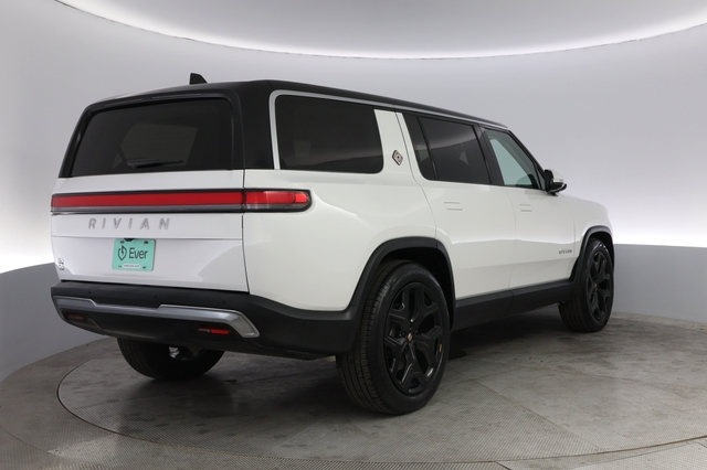 2024 Rivian R1S