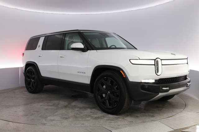 2024 Rivian R1S