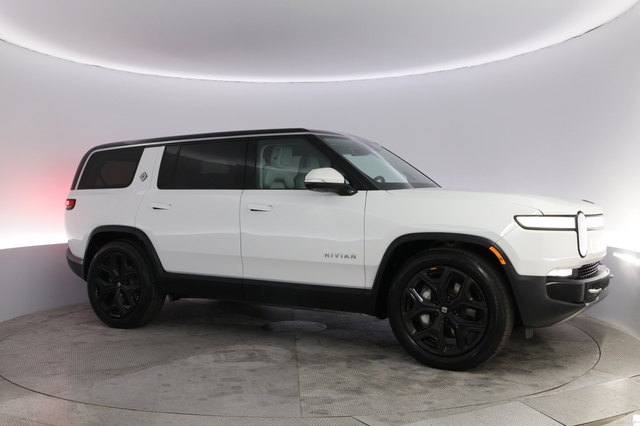 2024 Rivian R1S