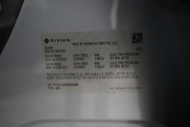 2024 Rivian R1S