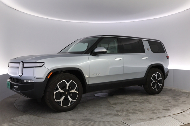 2024 Rivian R1S