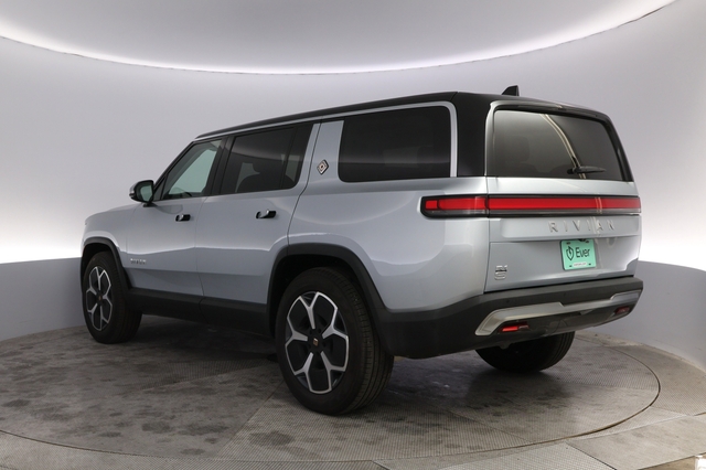 2024 Rivian R1S