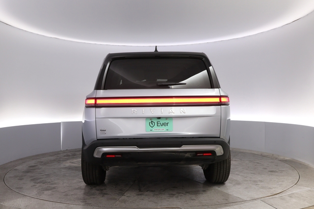 2024 Rivian R1S