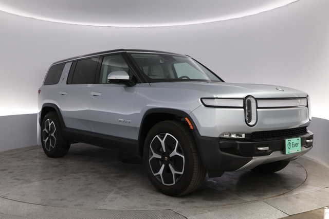 2024 Rivian R1S