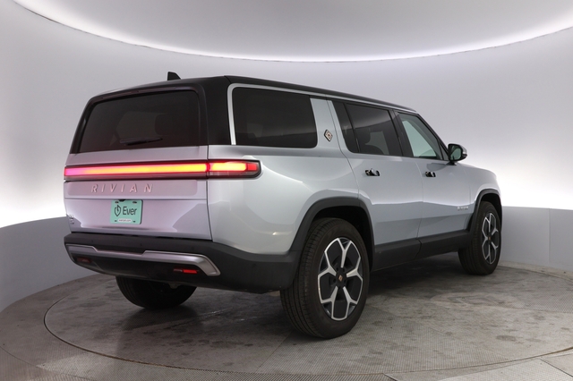 2024 Rivian R1S