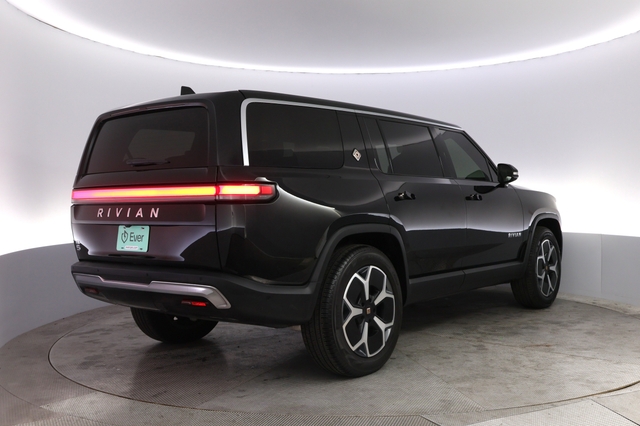 2024 Rivian R1S