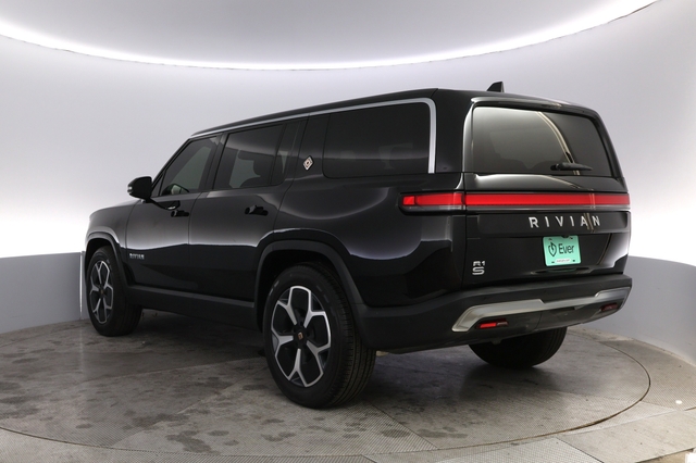 2024 Rivian R1S
