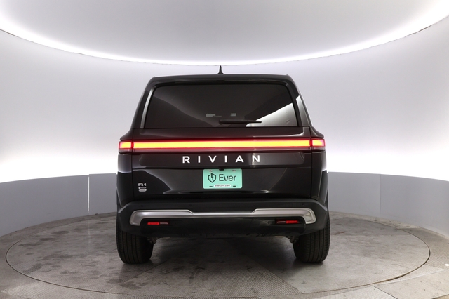 2024 Rivian R1S