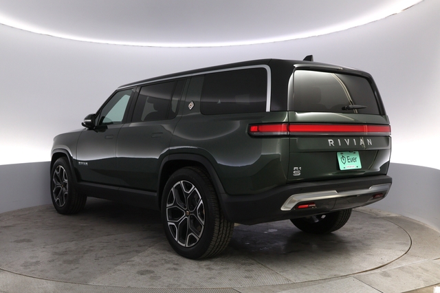 2024 Rivian R1S