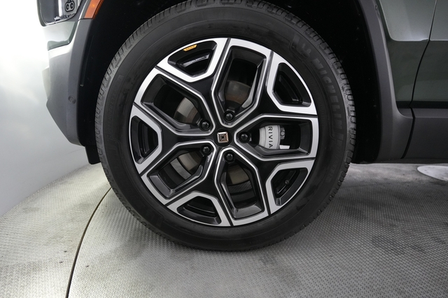 2024 Rivian R1S