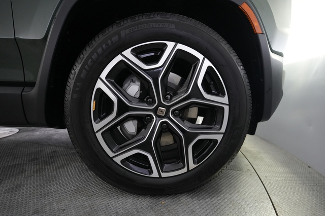 2024 Rivian R1S