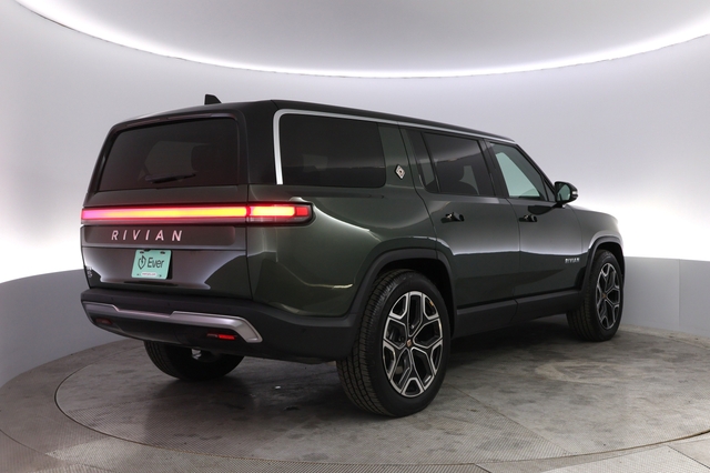 2024 Rivian R1S