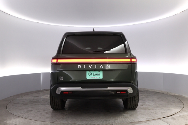 2024 Rivian R1S