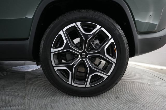 2024 Rivian R1S