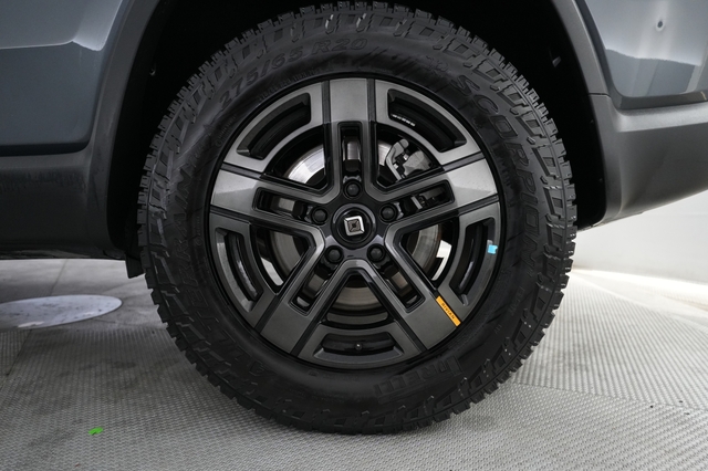 2025 Rivian R1S