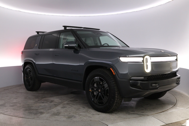 2025 Rivian R1S