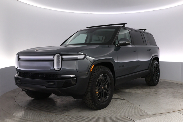 2025 Rivian R1S