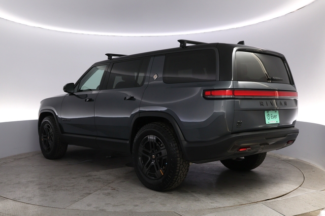 2025 Rivian R1S