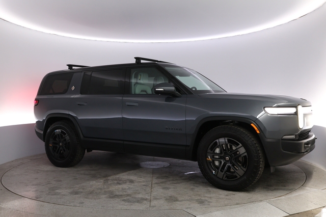 2025 Rivian R1S