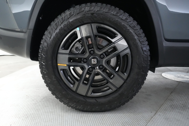 2025 Rivian R1S