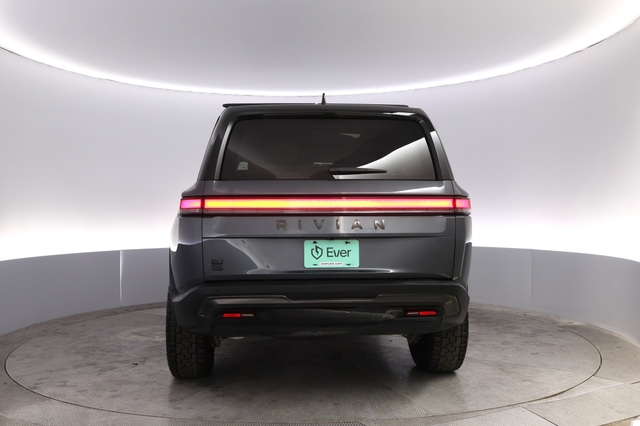 2025 Rivian R1S