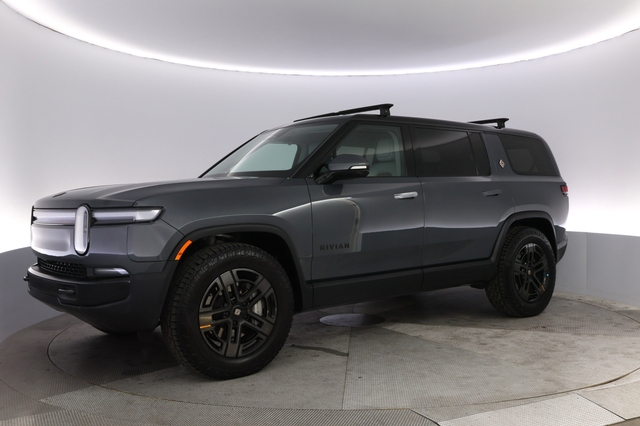 2025 Rivian R1S