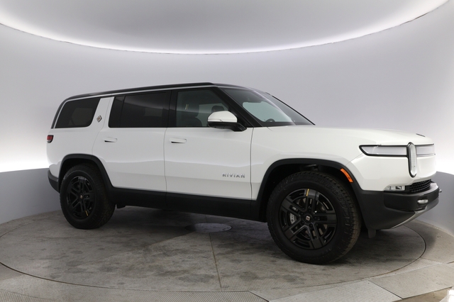 2024 Rivian R1S