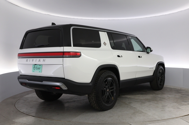 2024 Rivian R1S
