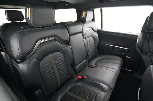 2024 Rivian R1S