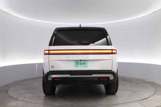 2024 Rivian R1S
