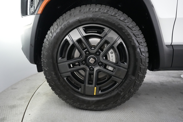 2024 Rivian R1S
