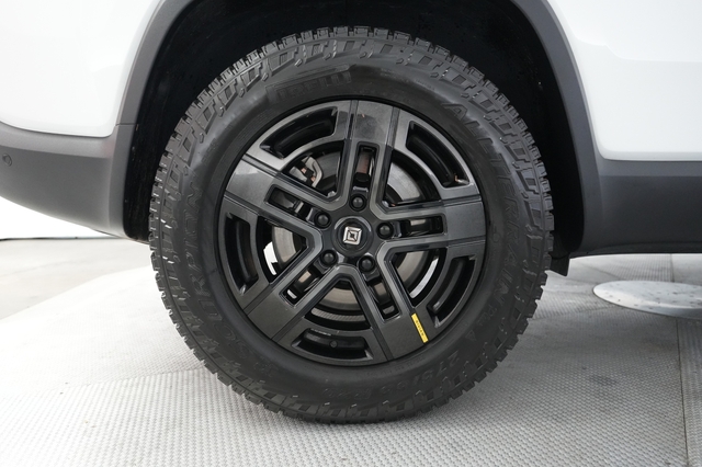2024 Rivian R1S