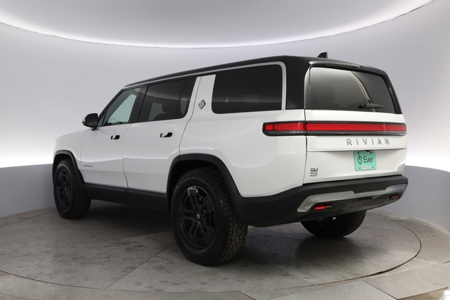 2024 Rivian R1S