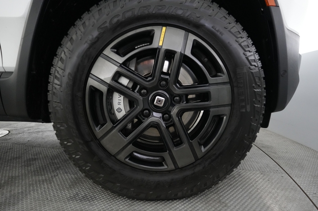 2024 Rivian R1S
