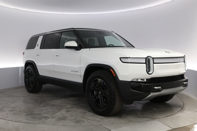 2024 Rivian R1S