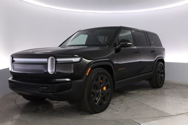 2025 Rivian R1S