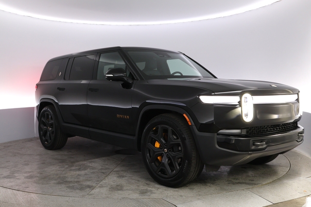 2025 Rivian R1S
