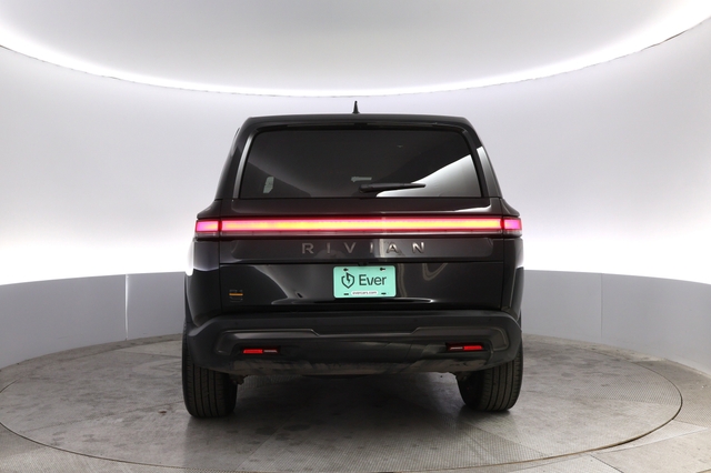 2025 Rivian R1S