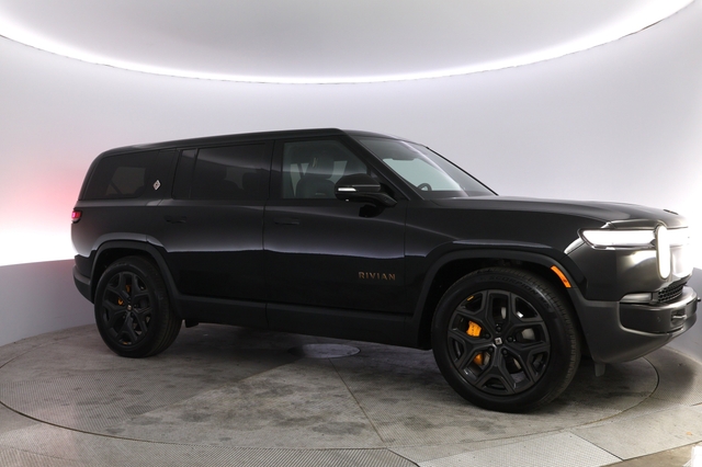 2025 Rivian R1S