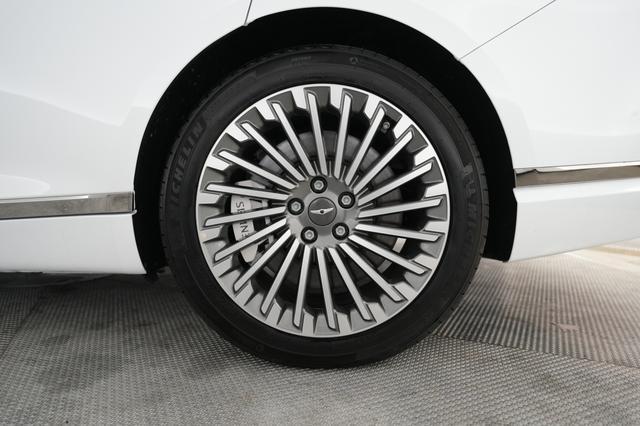 2024 Genesis Electrified G80