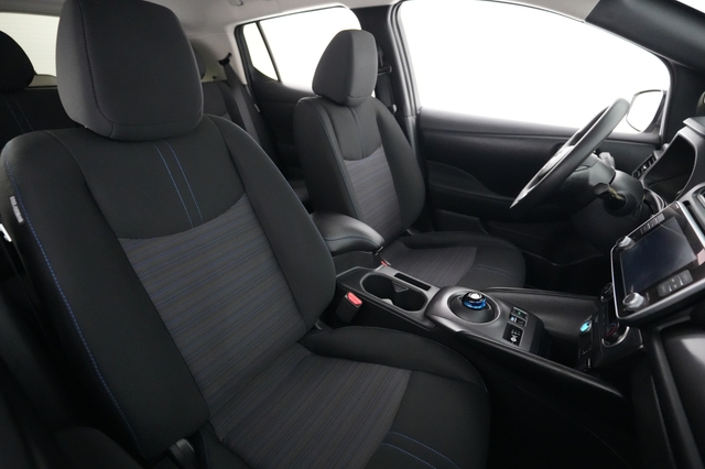 2025 Nissan LEAF