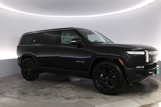 2024 Rivian R1S