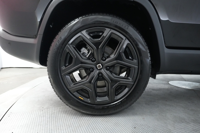 2024 Rivian R1S