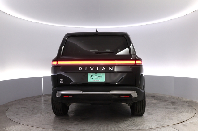 2024 Rivian R1S