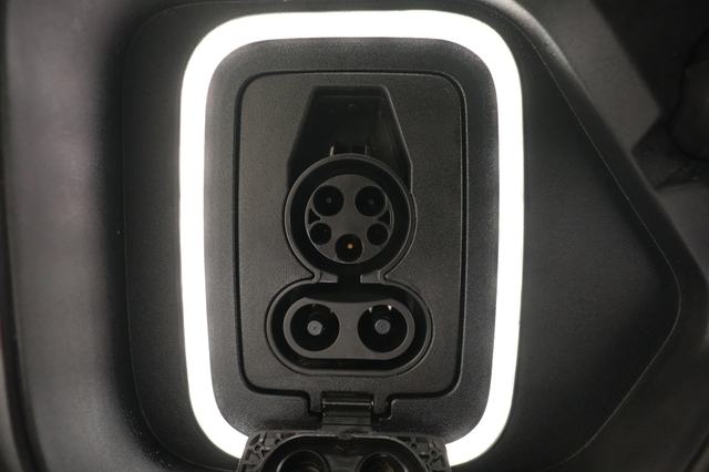 2024 Rivian R1S
