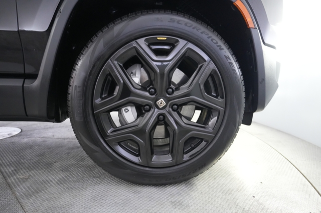 2024 Rivian R1S