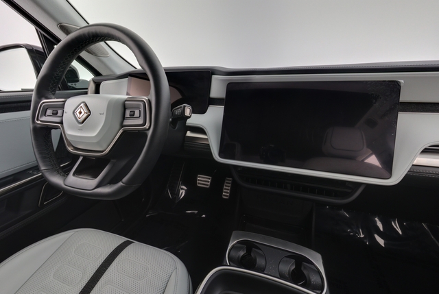 2024 Rivian R1S